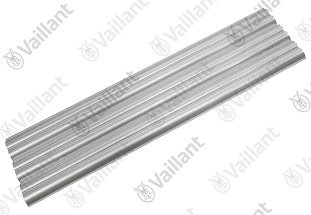 Vaillant Spiegelblech, längliche Metallfläche mit gerillter Struktur, positioniert horizontal auf hellem Hintergrund.